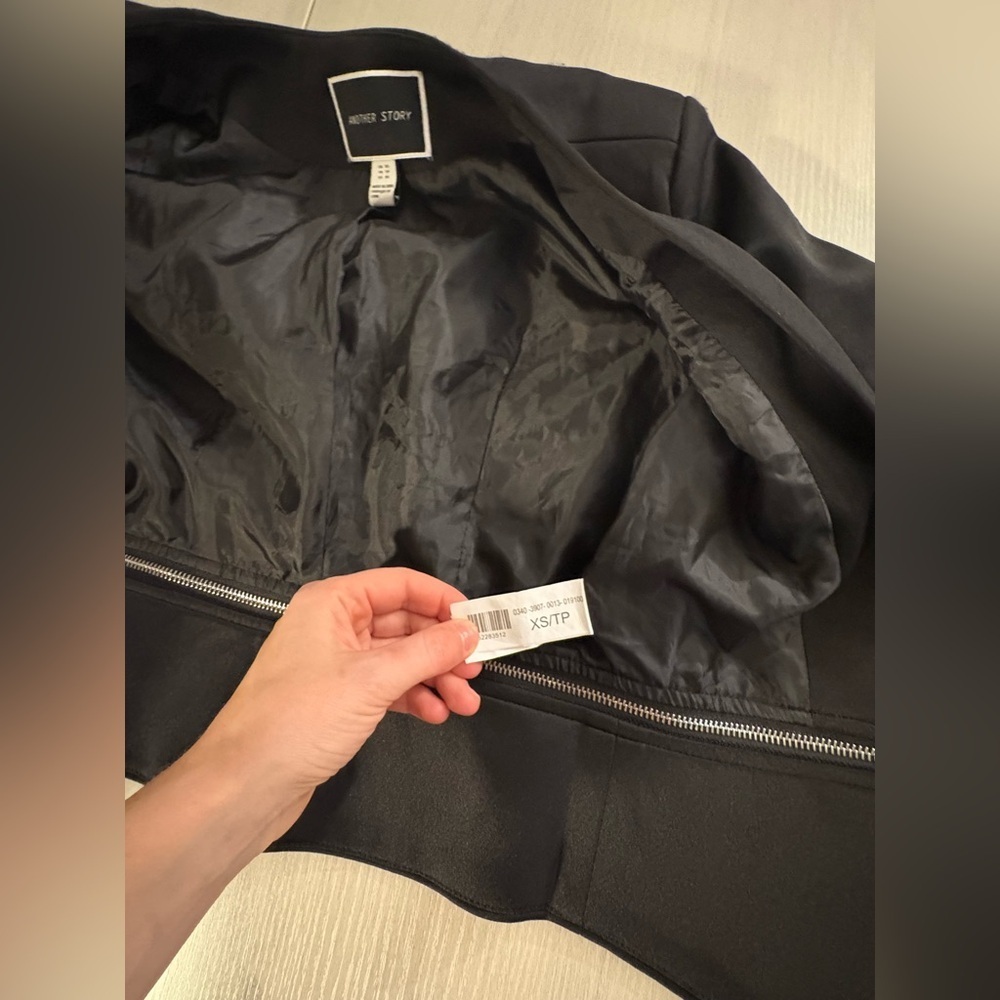 Women's Black crop‎ Jacket